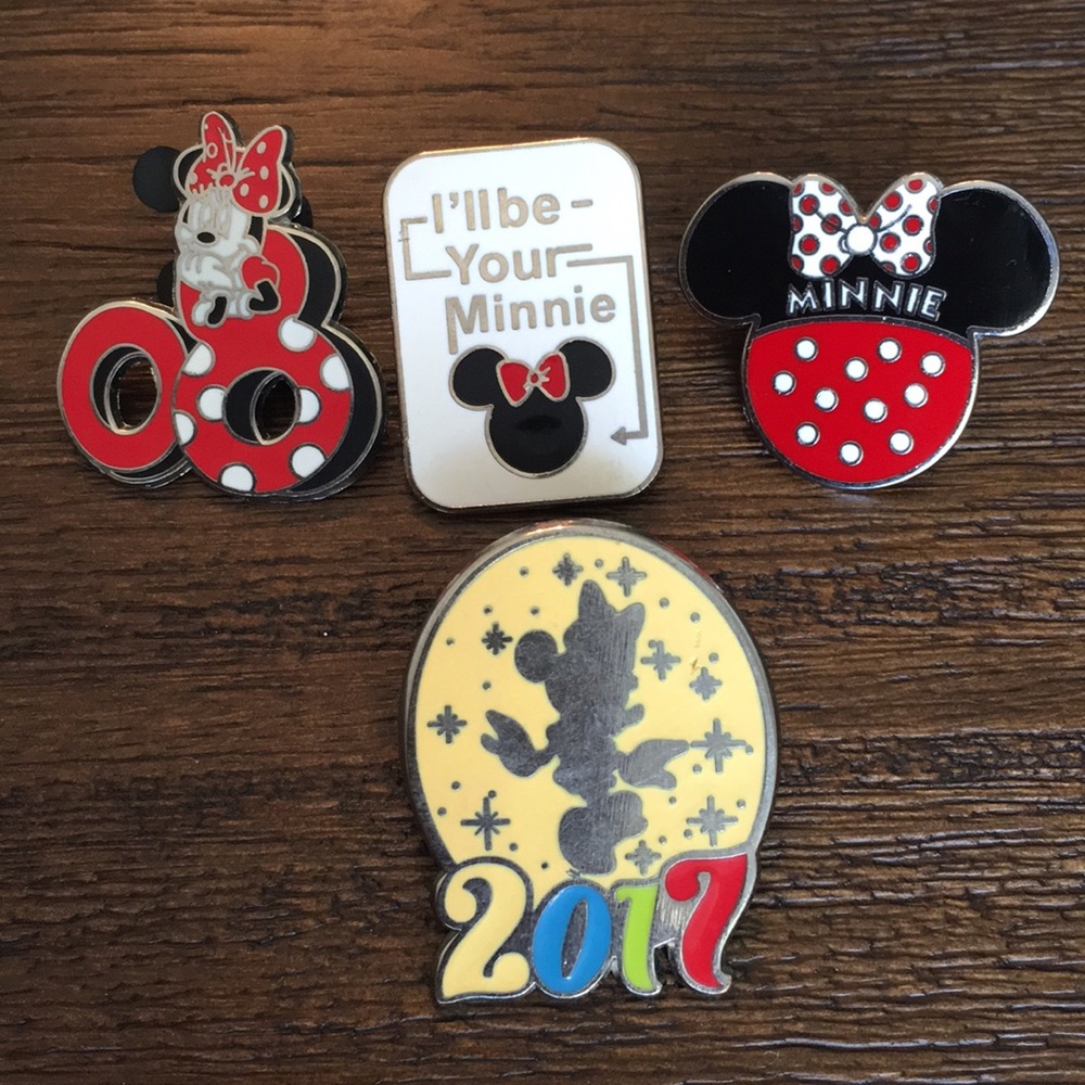 Disney Minnie Mouse Pins.